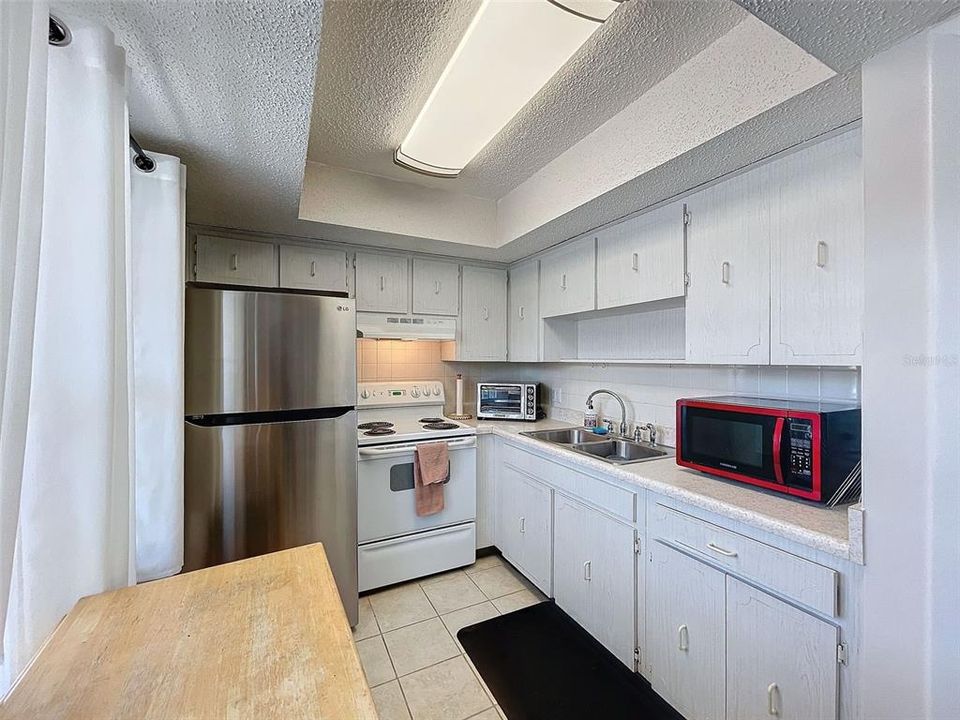 For Sale: $149,950 (1 beds, 1 baths, 869 Square Feet)