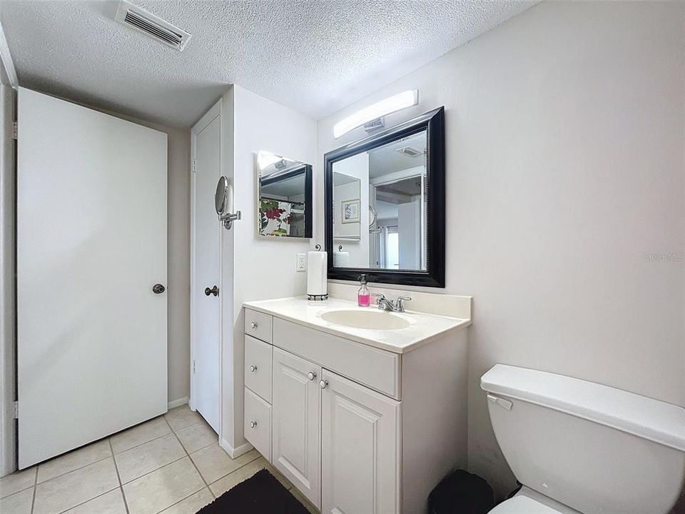 For Sale: $149,950 (1 beds, 1 baths, 869 Square Feet)