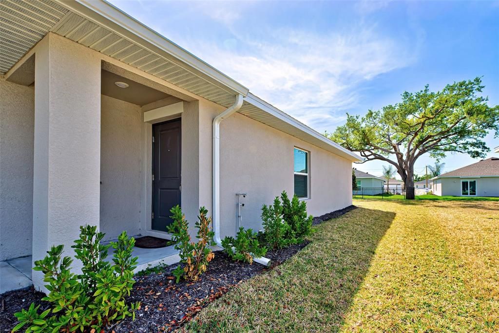 For Sale: $354,900 (4 beds, 2 baths, 1817 Square Feet)