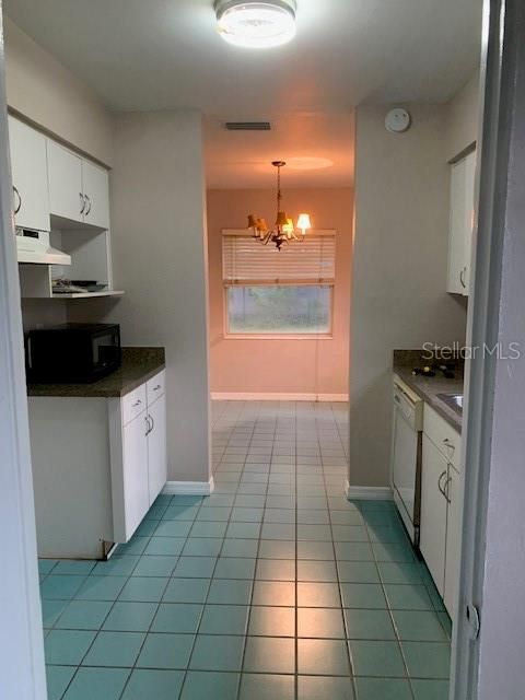 For Rent: $2,300 (3 beds, 2 baths, 1377 Square Feet)