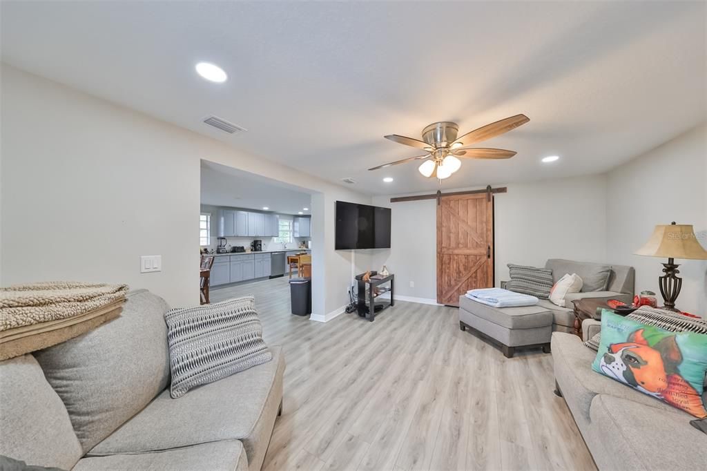 Active With Contract: $370,000 (3 beds, 2 baths, 1557 Square Feet)