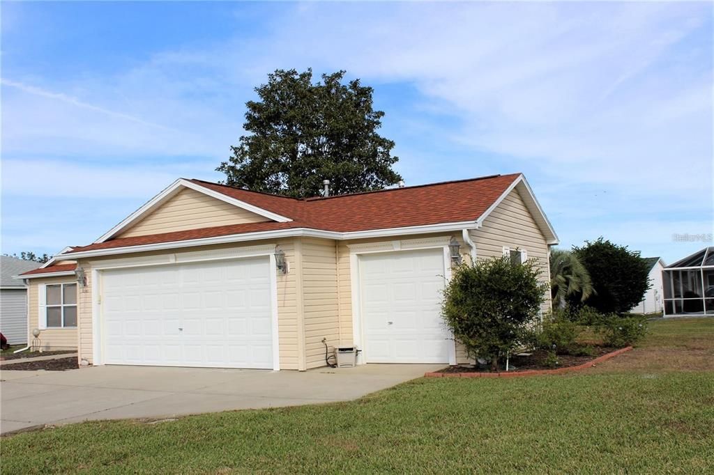 Active With Contract: $300,000 (3 beds, 2 baths, 1392 Square Feet)