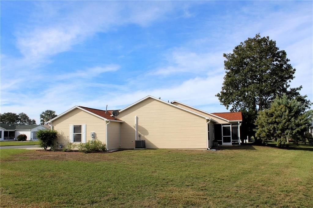 Active With Contract: $300,000 (3 beds, 2 baths, 1392 Square Feet)