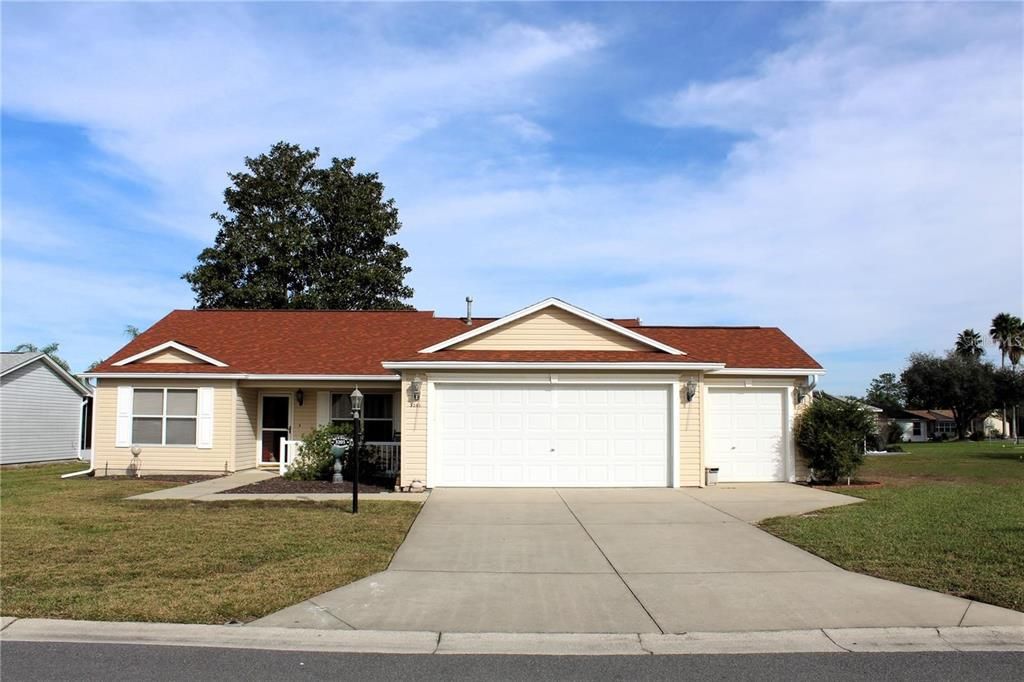 Active With Contract: $300,000 (3 beds, 2 baths, 1392 Square Feet)