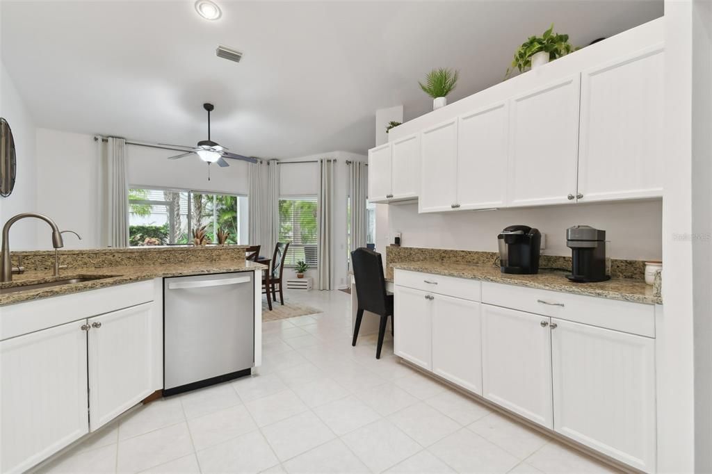 For Sale: $459,910 (2 beds, 2 baths, 1493 Square Feet)