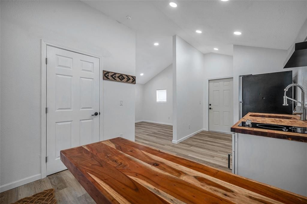 Active With Contract: $689,000 (2 beds, 1 baths, 1097 Square Feet)