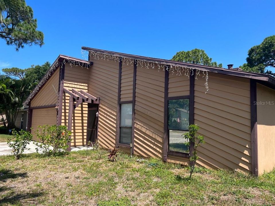 For Sale: $380,000 (3 beds, 2 baths, 1442 Square Feet)