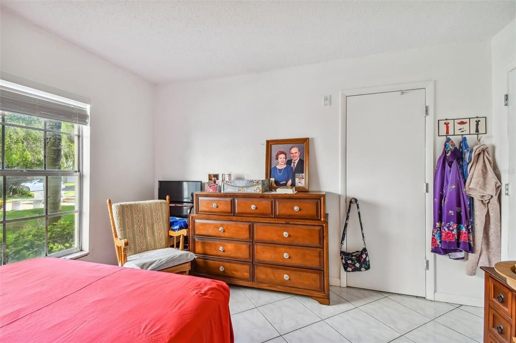 For Sale: $199,000 (2 beds, 2 baths, 1185 Square Feet)