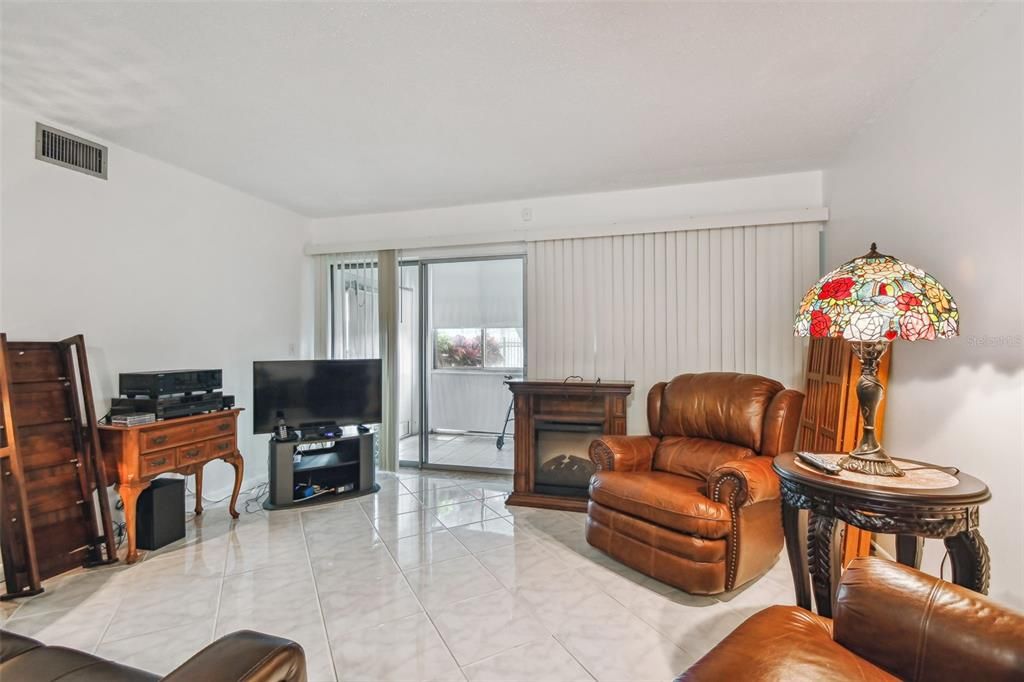 For Sale: $184,000 (2 beds, 2 baths, 1185 Square Feet)