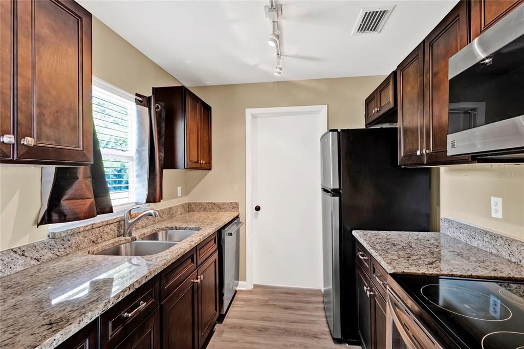 For Sale: $274,990 (3 beds, 2 baths, 1212 Square Feet)