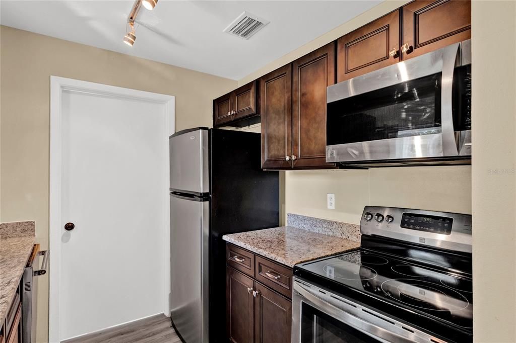 For Sale: $274,990 (3 beds, 2 baths, 1212 Square Feet)