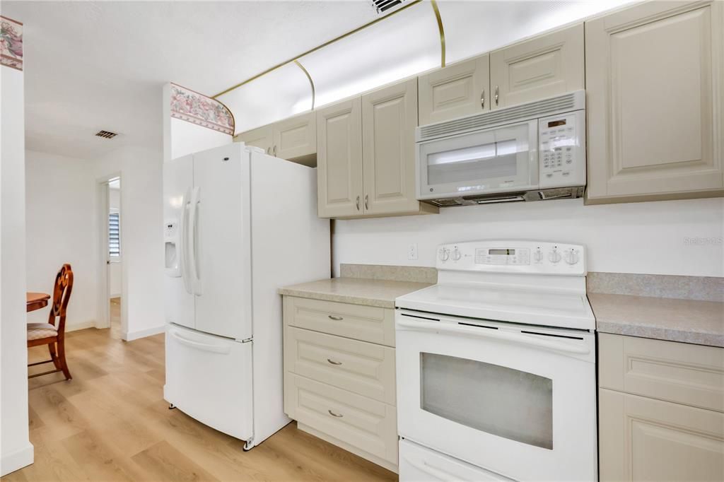 For Sale: $365,000 (2 beds, 2 baths, 1556 Square Feet)