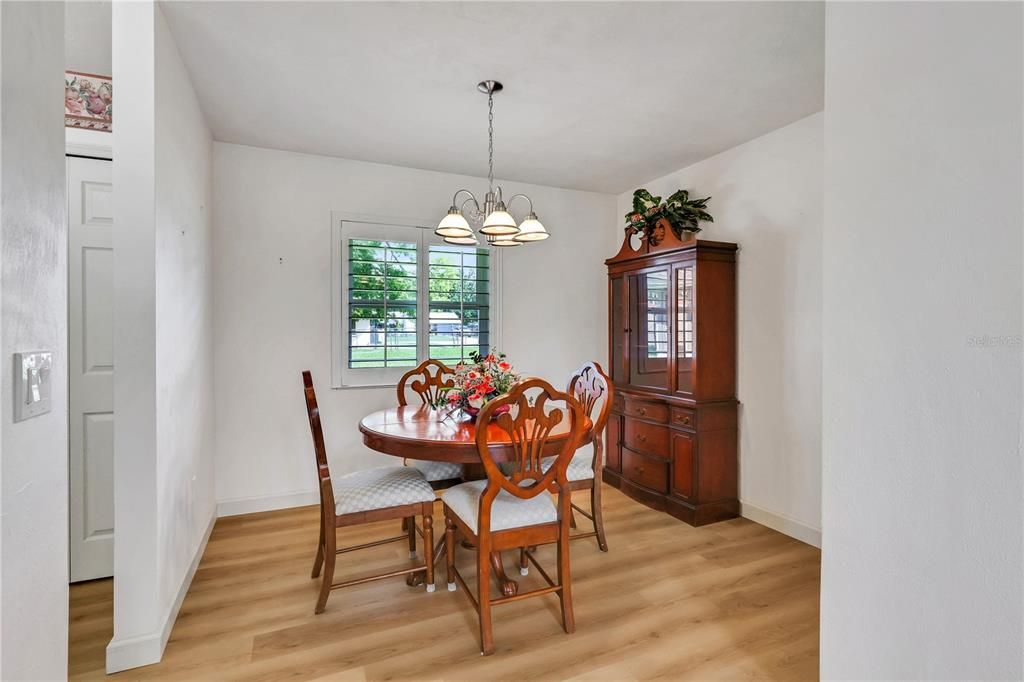 For Sale: $365,000 (2 beds, 2 baths, 1556 Square Feet)