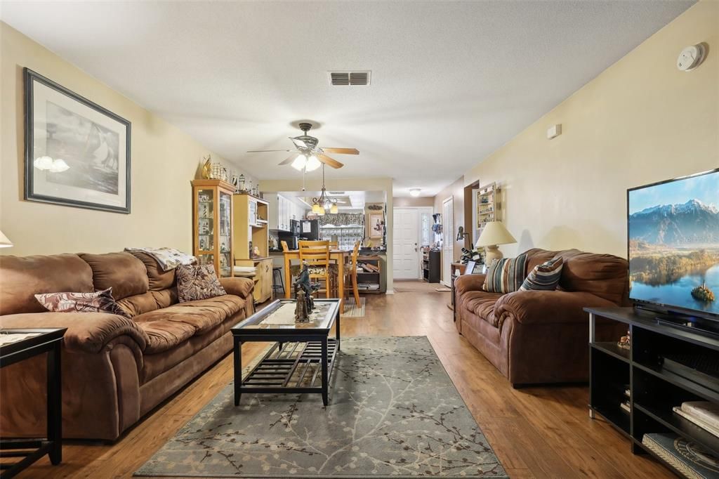 For Sale: $152,000 (2 beds, 2 baths, 1185 Square Feet)