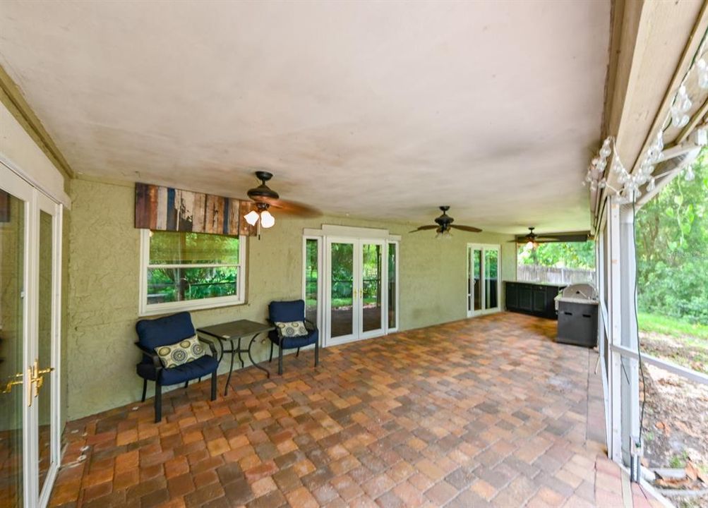 Outdoor Sitting Area - Screened In