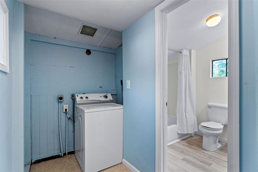 For Sale: $235,000 (2 beds, 2 baths, 840 Square Feet)