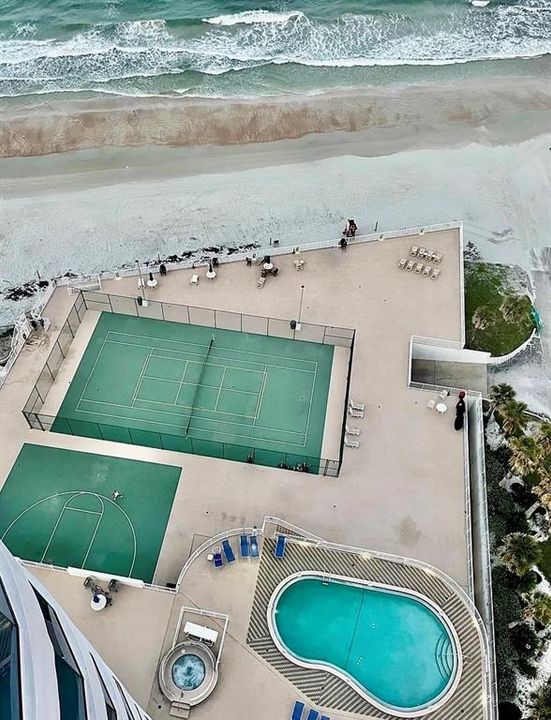 Tennis, pickelball, basketball, pool, hot tub...and ocean!