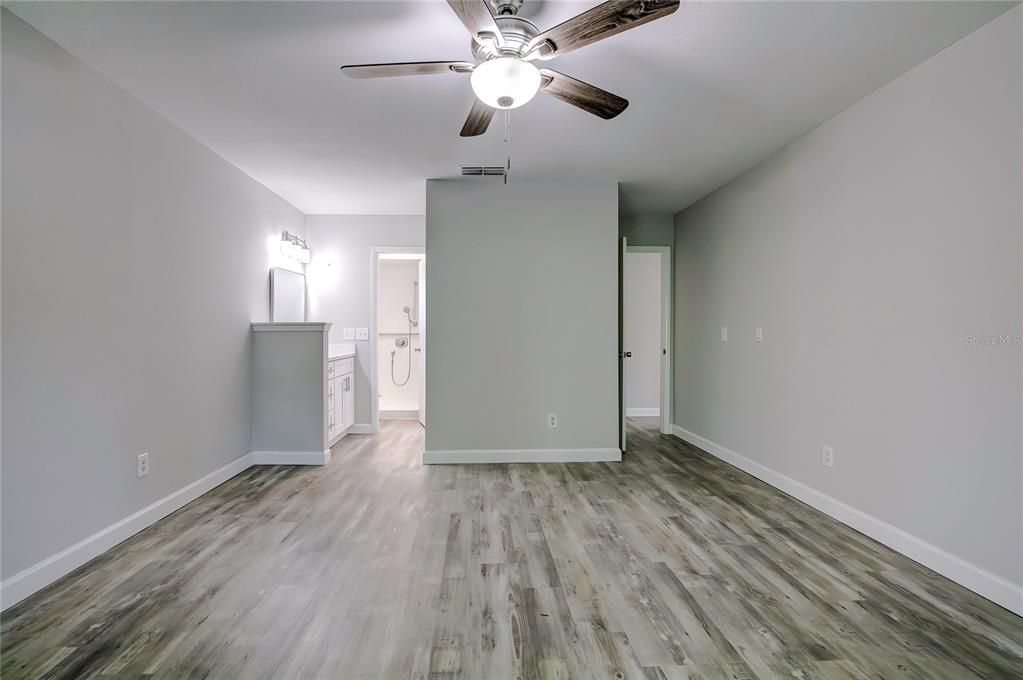 Active With Contract: $414,900 (3 beds, 2 baths, 2164 Square Feet)