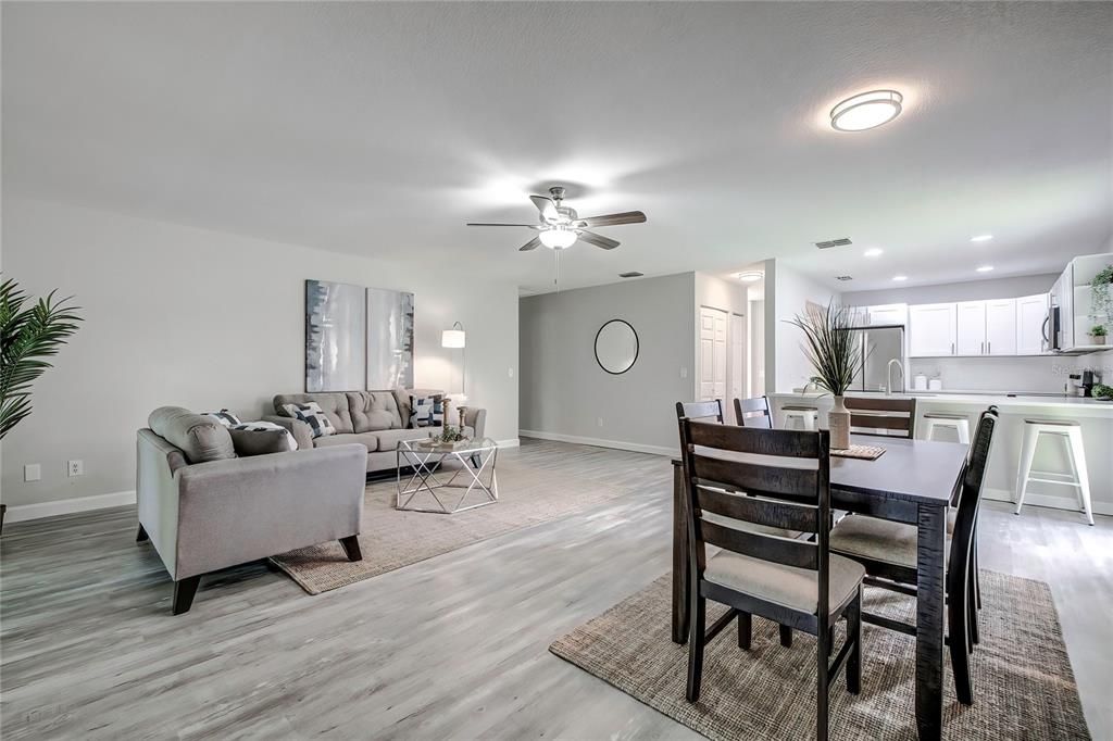 Active With Contract: $414,900 (3 beds, 2 baths, 2164 Square Feet)