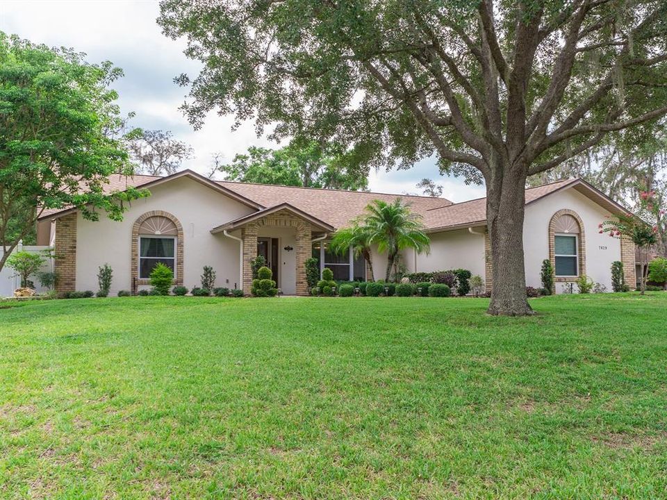 Active With Contract: $425,000 (4 beds, 2 baths, 2707 Square Feet)