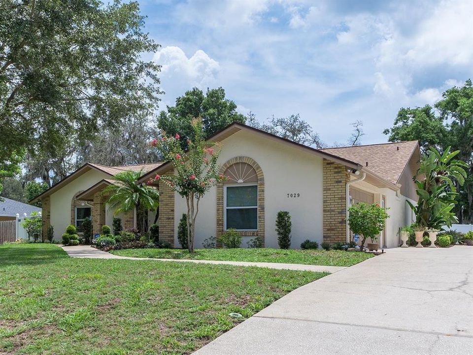 Active With Contract: $425,000 (4 beds, 2 baths, 2707 Square Feet)