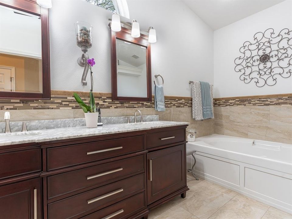 Active With Contract: $425,000 (4 beds, 2 baths, 2707 Square Feet)