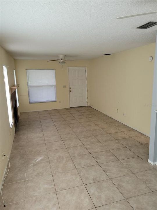 For Sale: $184,900 (2 beds, 2 baths, 912 Square Feet)