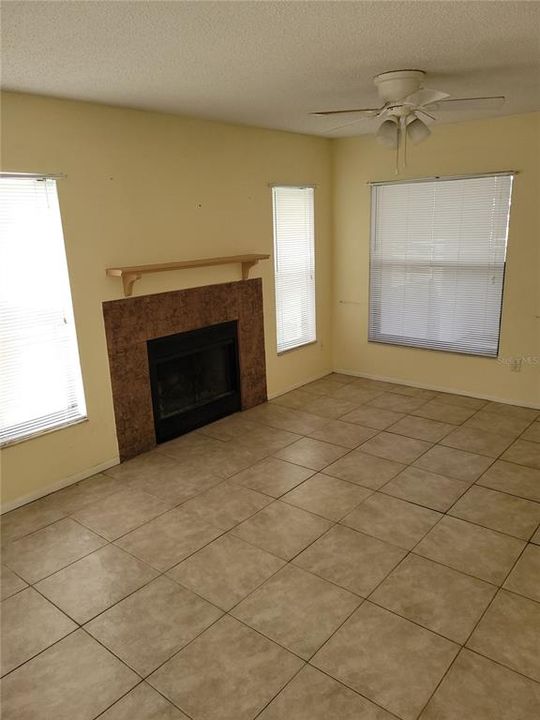 For Sale: $184,900 (2 beds, 2 baths, 912 Square Feet)