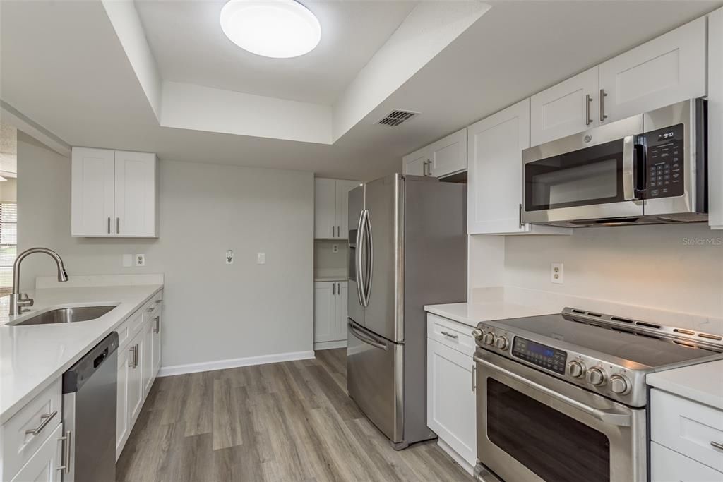 For Sale: $304,900 (2 beds, 2 baths, 1396 Square Feet)