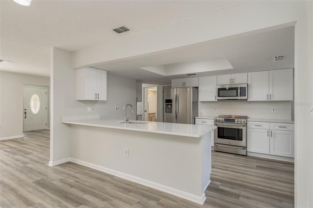 For Sale: $304,900 (2 beds, 2 baths, 1396 Square Feet)