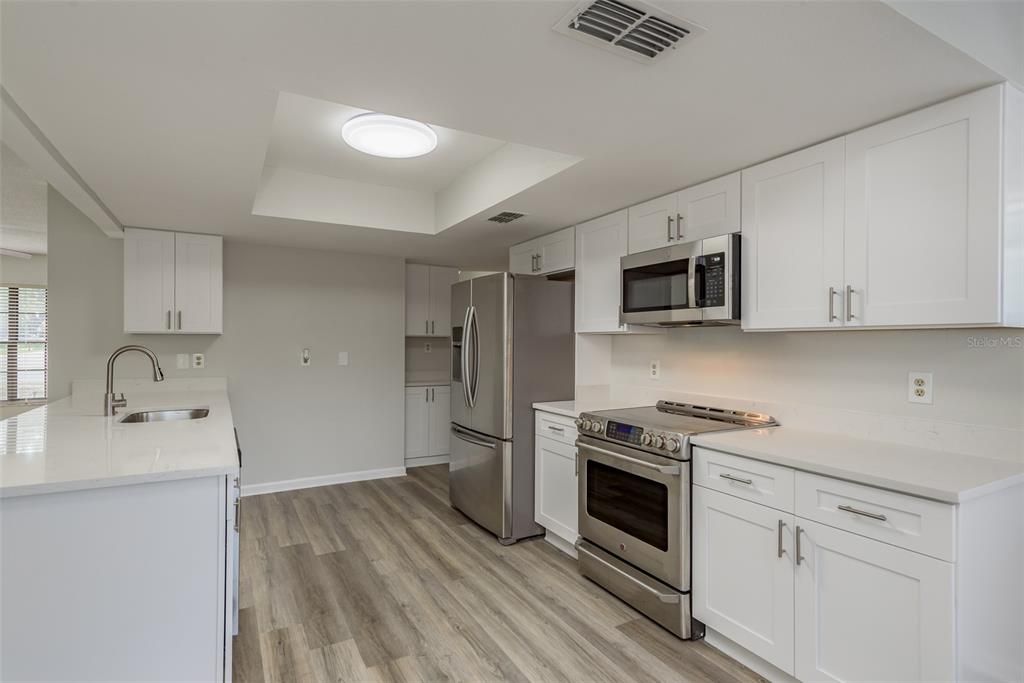 For Sale: $304,900 (2 beds, 2 baths, 1396 Square Feet)