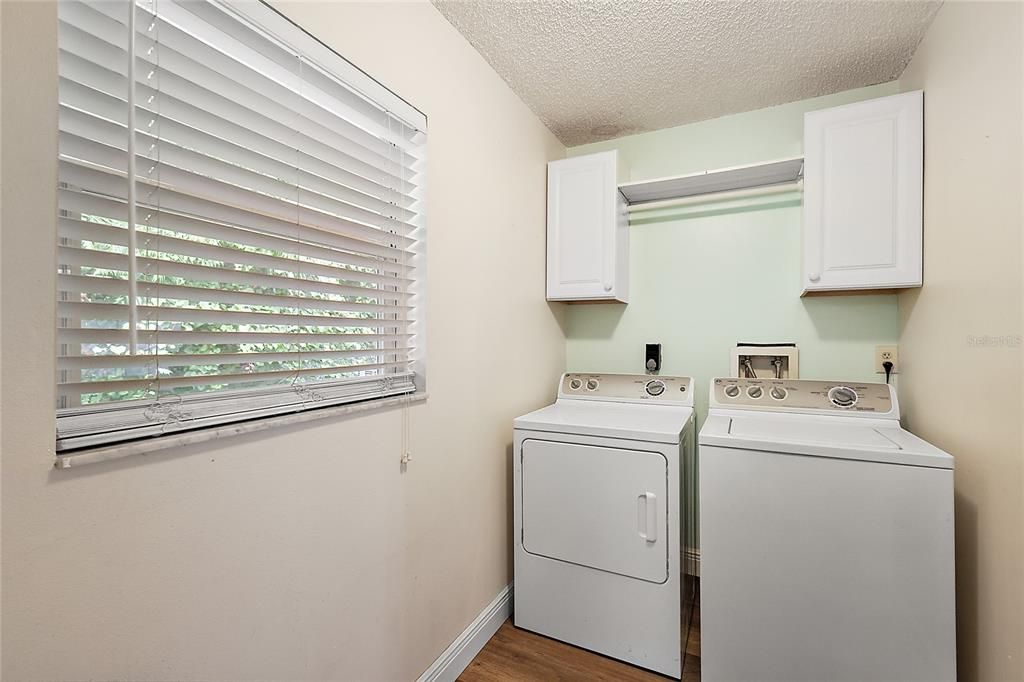 For Sale: $349,900 (3 beds, 2 baths, 1836 Square Feet)