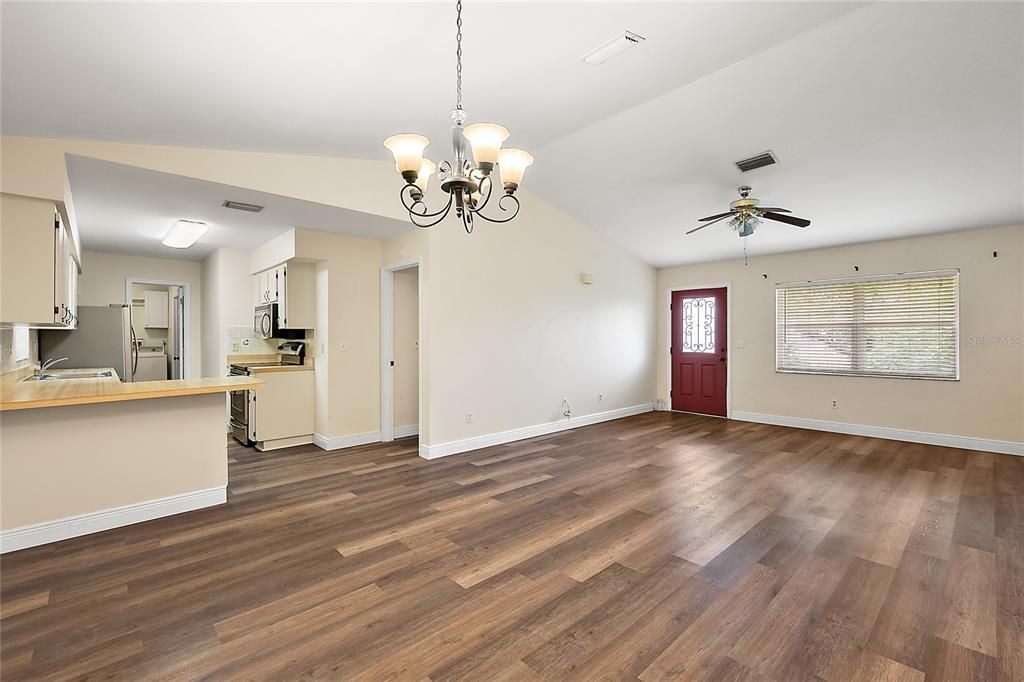 For Sale: $349,900 (3 beds, 2 baths, 1836 Square Feet)