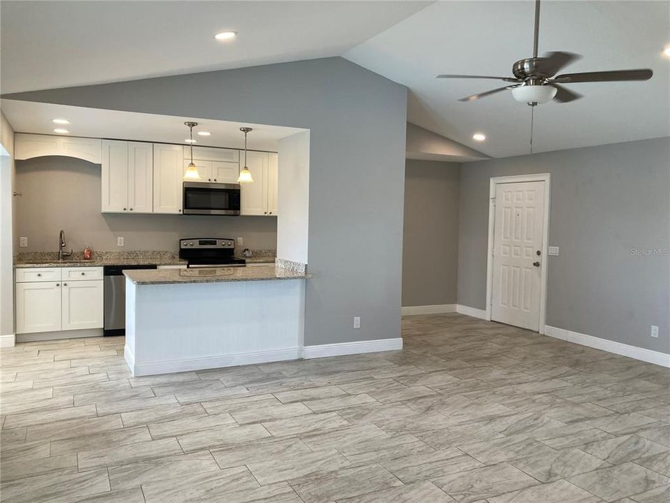 For Sale: $369,900 (2 beds, 2 baths, 1240 Square Feet)