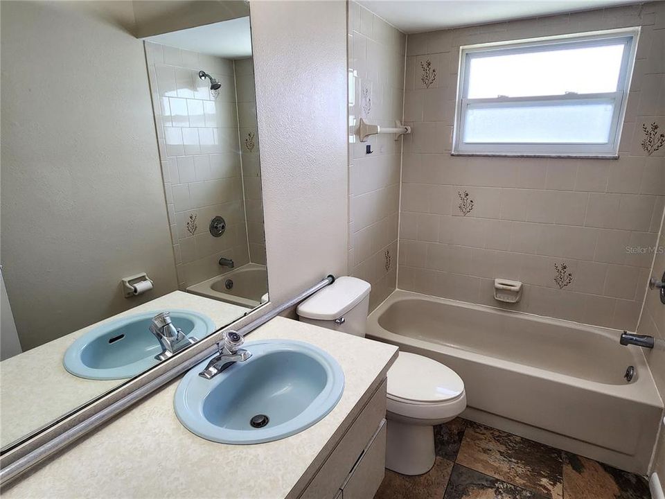 For Sale: $279,000 (2 beds, 2 baths, 1616 Square Feet)