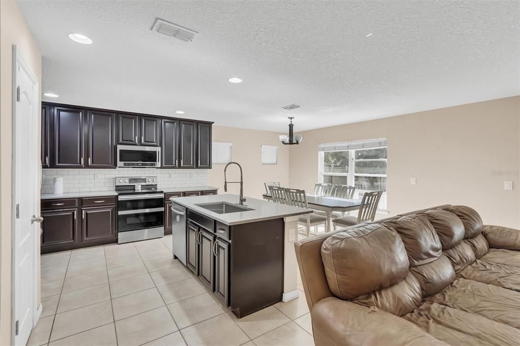 For Sale: $459,900 (4 beds, 2 baths, 2687 Square Feet)