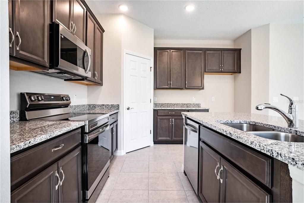 For Sale: $285,190 (3 beds, 2 baths, 1426 Square Feet)