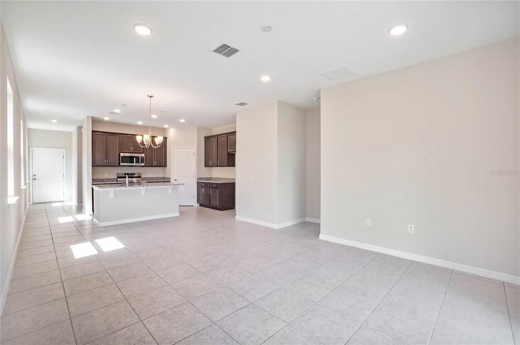 For Sale: $285,190 (3 beds, 2 baths, 1426 Square Feet)