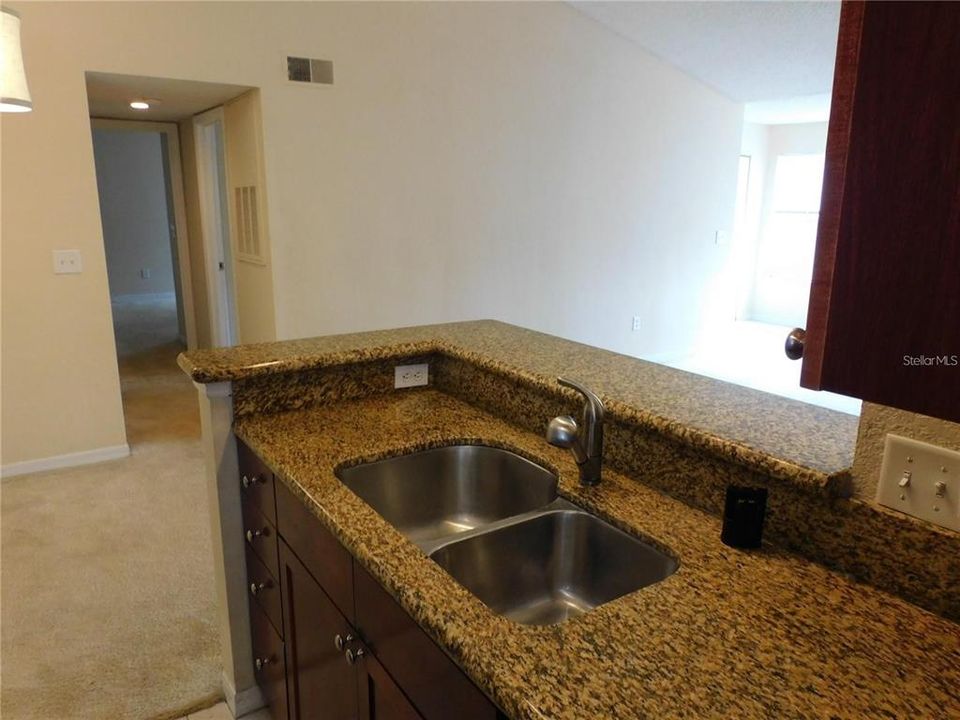 For Sale: $210,000 (2 beds, 1 baths, 919 Square Feet)