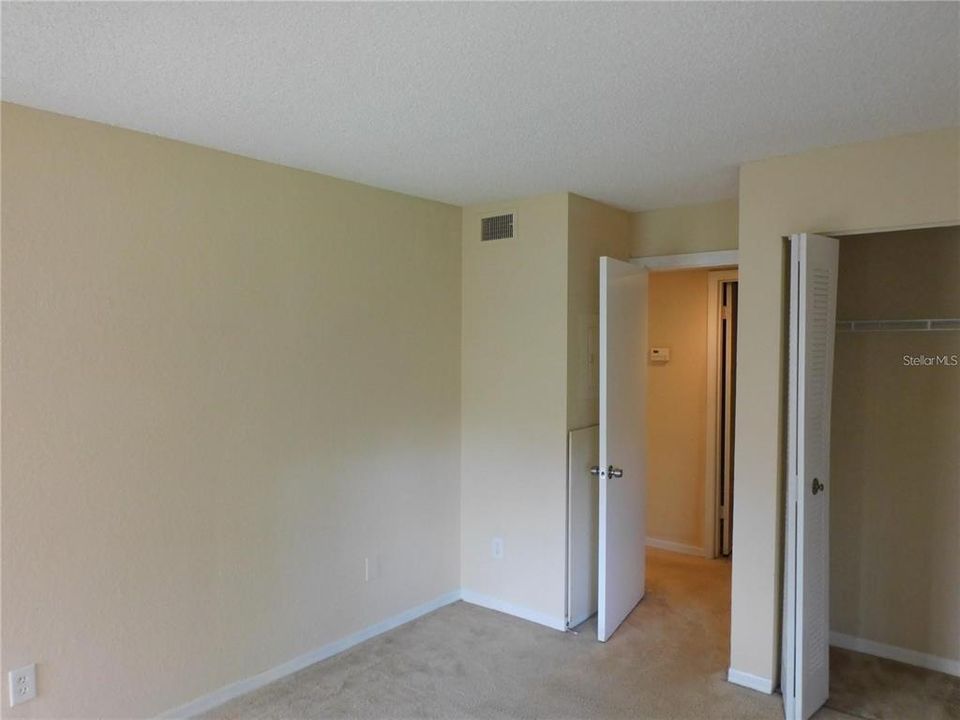 For Sale: $160,000 (2 beds, 1 baths, 919 Square Feet)