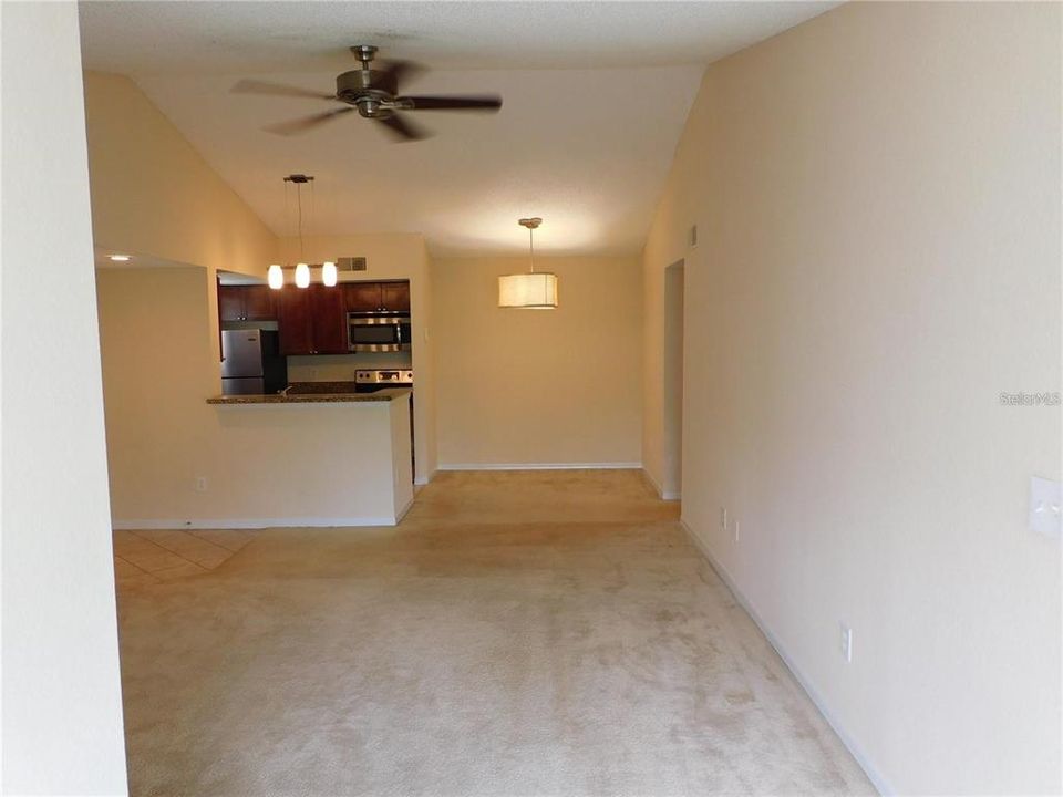 For Sale: $210,000 (2 beds, 1 baths, 919 Square Feet)