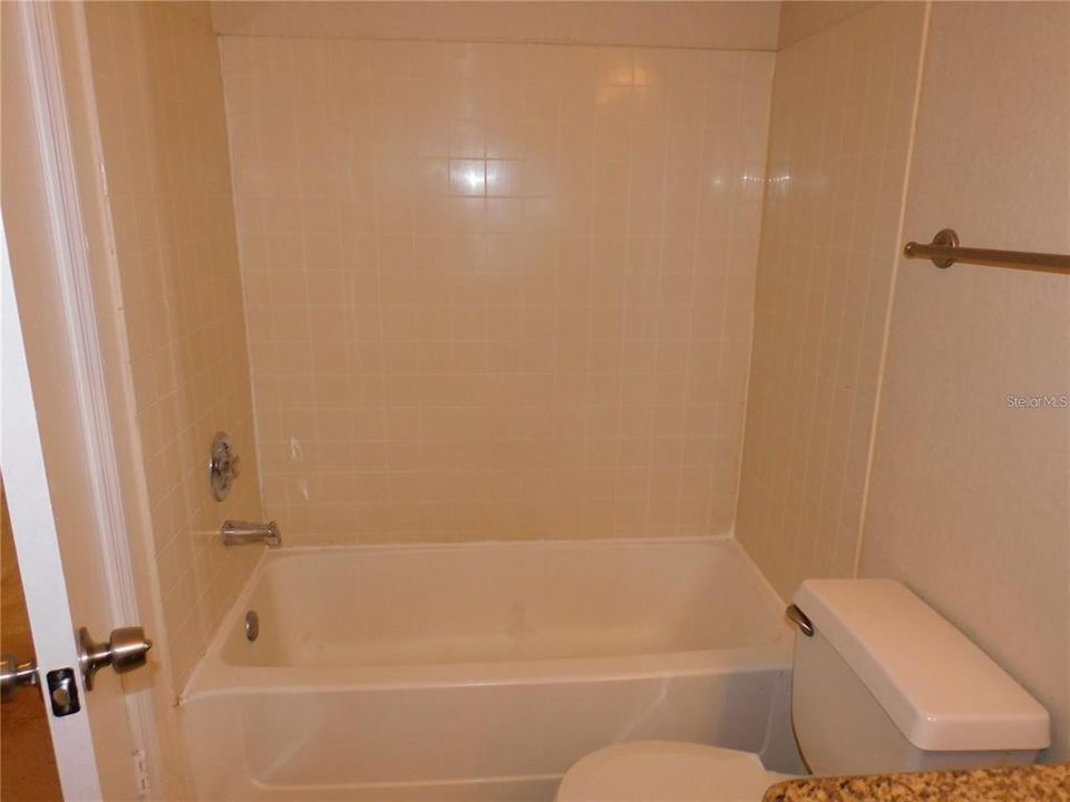 For Sale: $210,000 (2 beds, 1 baths, 919 Square Feet)