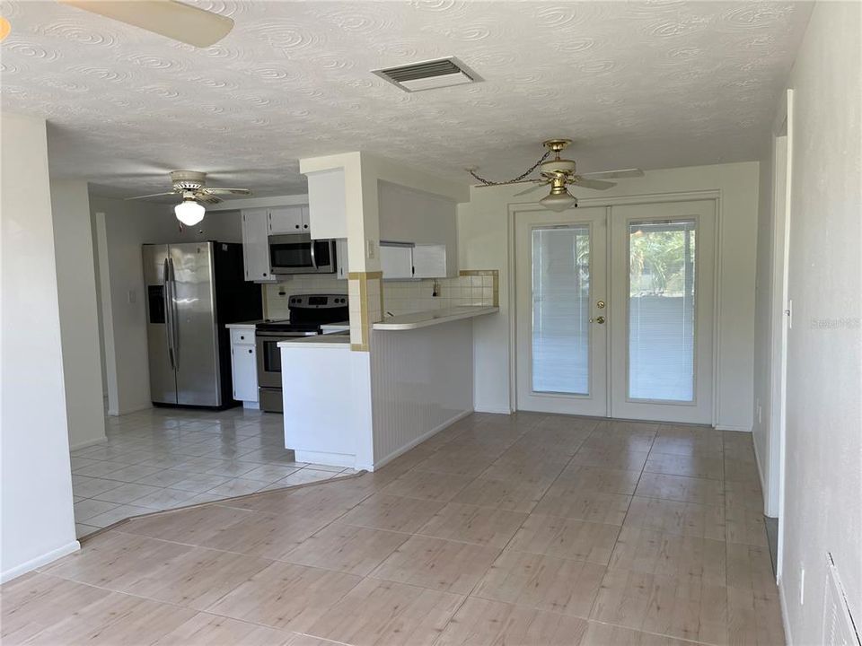 For Sale: $269,900 (2 beds, 2 baths, 1368 Square Feet)