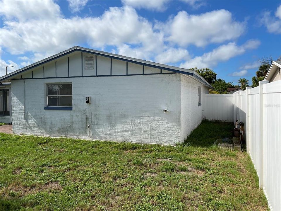 For Sale: $269,900 (2 beds, 2 baths, 1368 Square Feet)