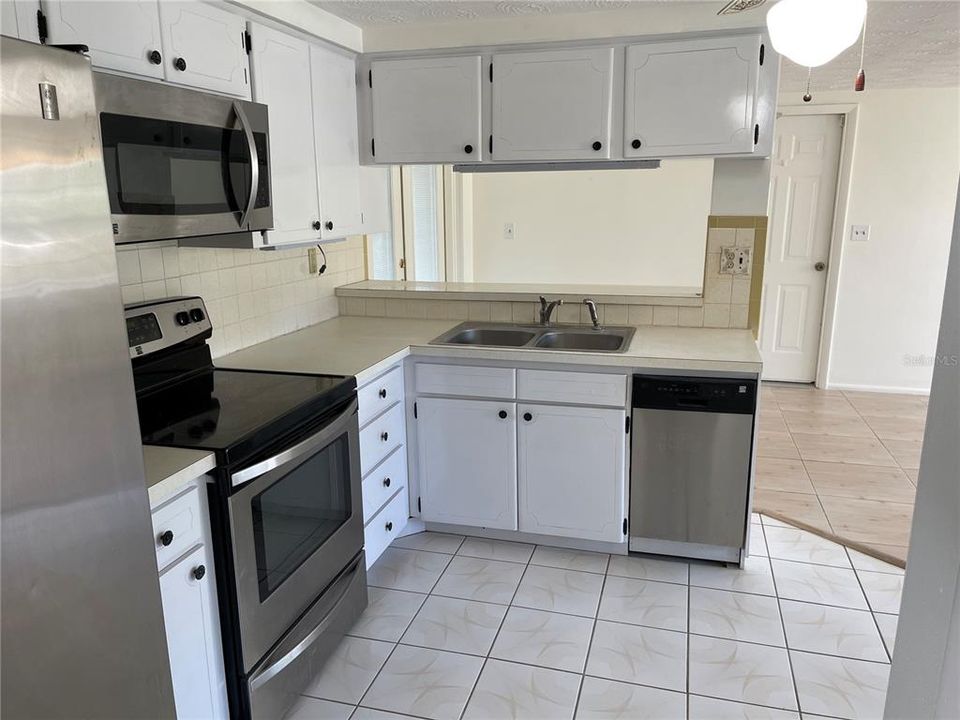 For Sale: $269,900 (2 beds, 2 baths, 1368 Square Feet)