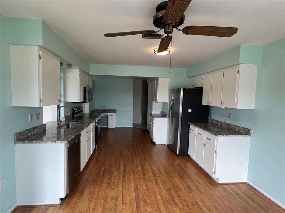 For Rent: $2,495 (2 beds, 1 baths, 1651 Square Feet)