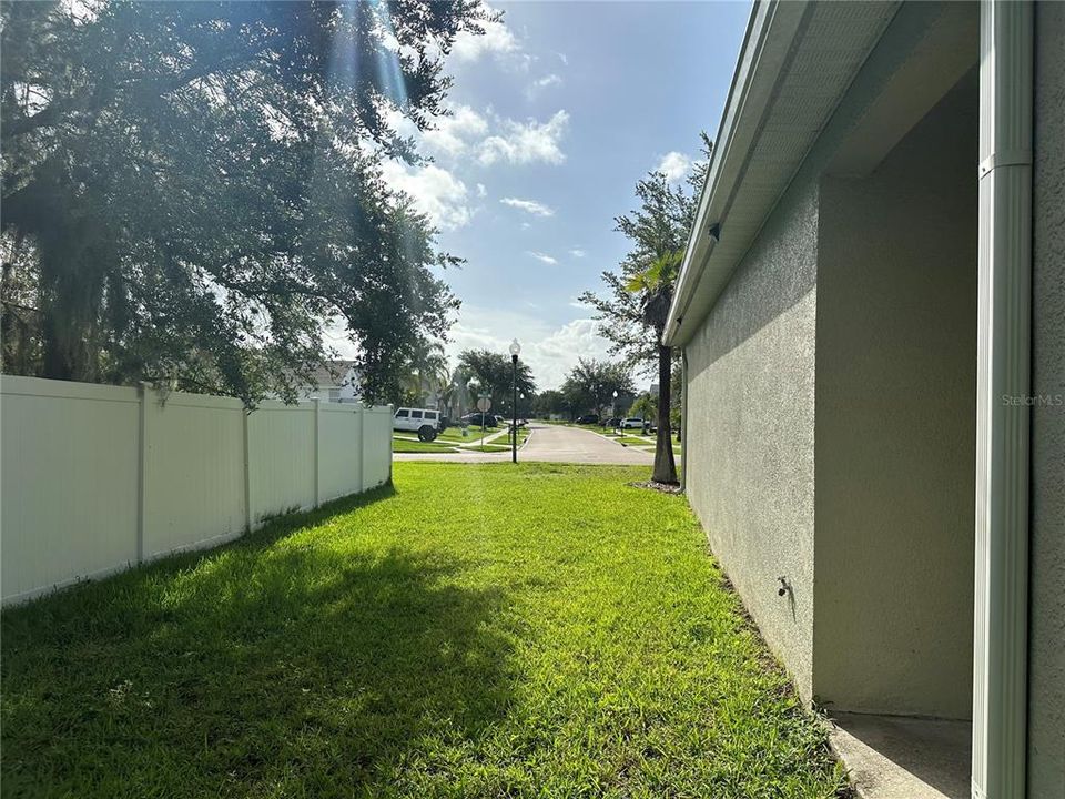 Side Yard - Space between houses