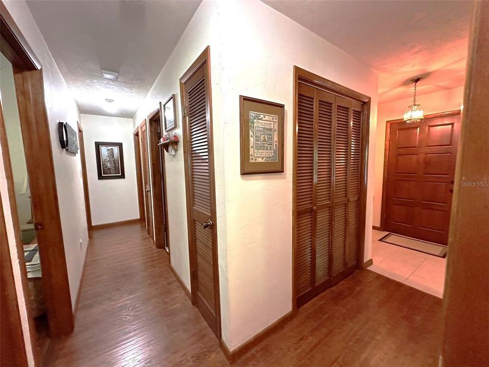 For Sale: $424,900 (3 beds, 2 baths, 1552 Square Feet)