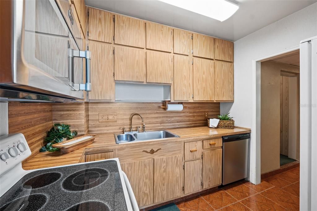 For Sale: $375,000 (3 beds, 1 baths, 1230 Square Feet)