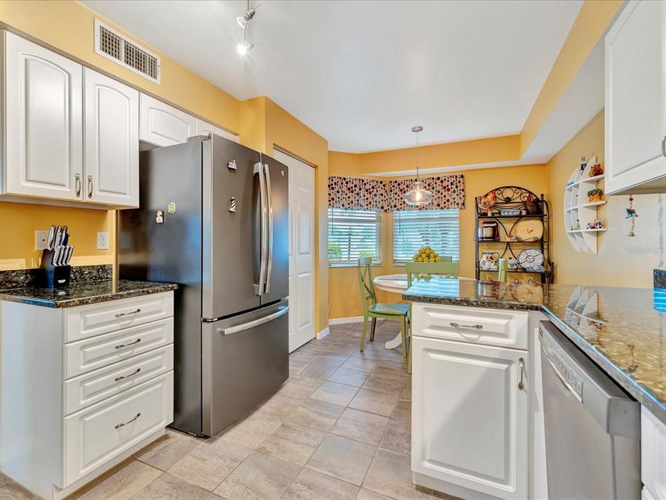 For Sale: $329,900 (3 beds, 2 baths, 1298 Square Feet)